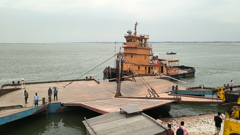 পদ্মায় বাসডুবি: চতুর্থ দিনের মতো উদ্ধার অভিযান চলছে